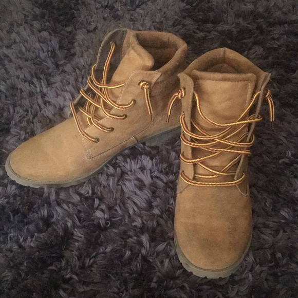 Shoes - Tan Suede Botties